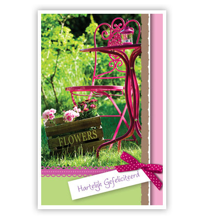 Stoel, tafel en kist bloemen Stoel, tafel en kist bloemen