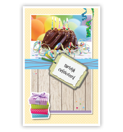 Chocolade taart, slingers en cadeautje Chocolade taart, slingers en cadeautje