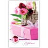 Roze cadeau en tulpen in mand Roze cadeau en tulpen in mand
