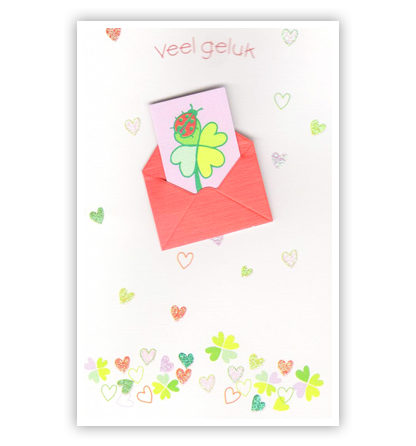 Rood envelopje met kaartje met lieveheersbeestje Rood envelopje met kaartje met lieveheersbeestje