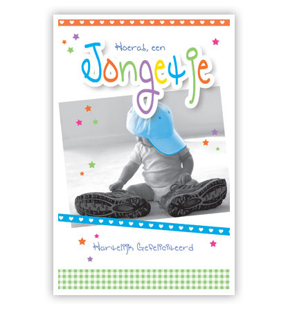 Jongetje met blauwe pet en grote gympen Jongetje met blauwe pet en grote gympen
