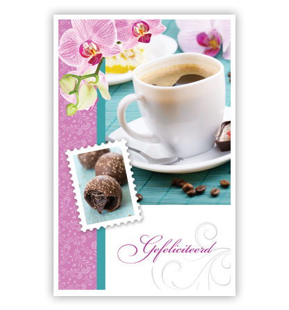 Kopje koffie met chocolade en orchideën Kopje koffie met chocolade en orchideën