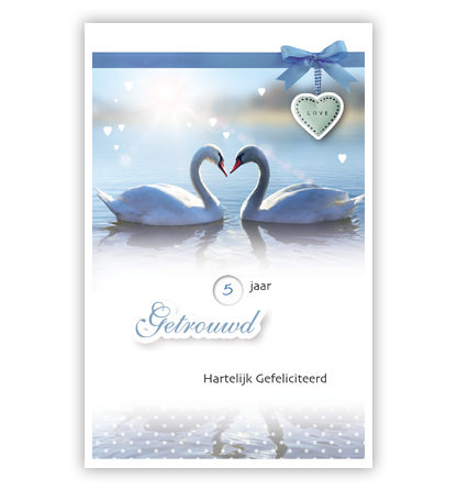 2 zwanen met hartje aan lint 2 zwanen met hartje aan lint