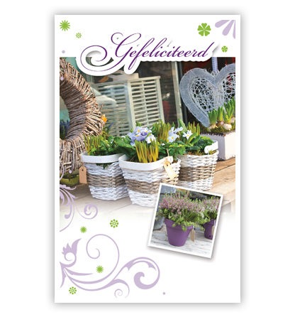 Tafel met plantjes in rieten potjes Tafel met plantjes in rieten potjes