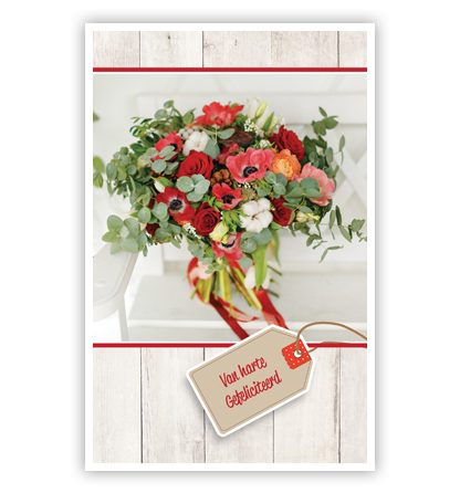 Boeket bloemen en houten achtergrond Boeket bloemen en houten achtergrond