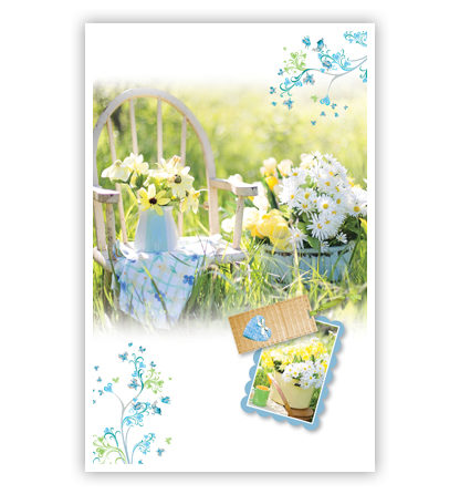 Bloemen op en naast stoel