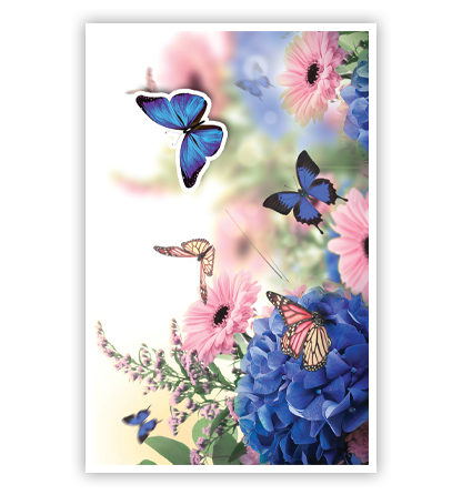 Vlinders en blauwe en roze bloemen