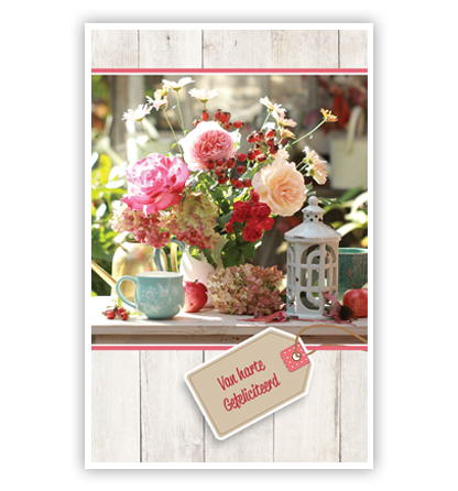 Rode en roze bloemen op tafel Rode en roze bloemen op tafel